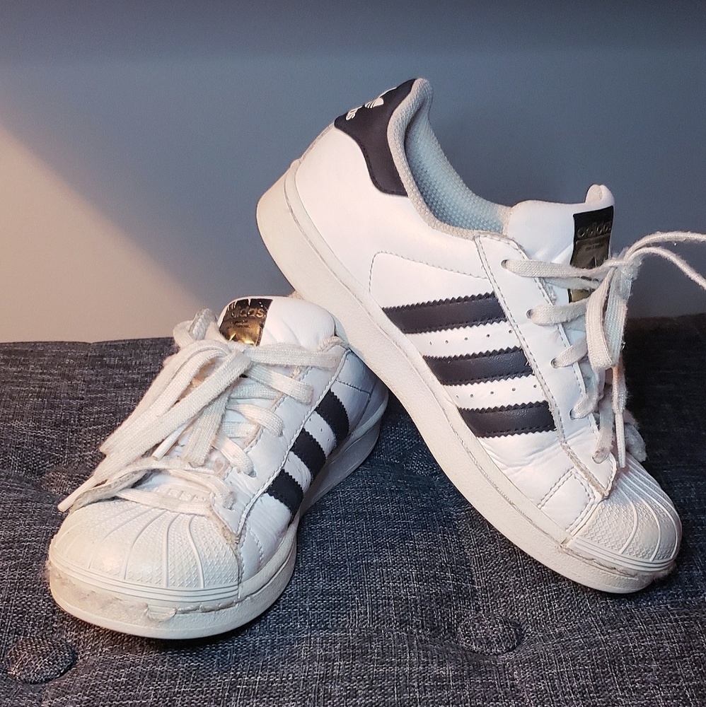 Girl's Adidas Superstar